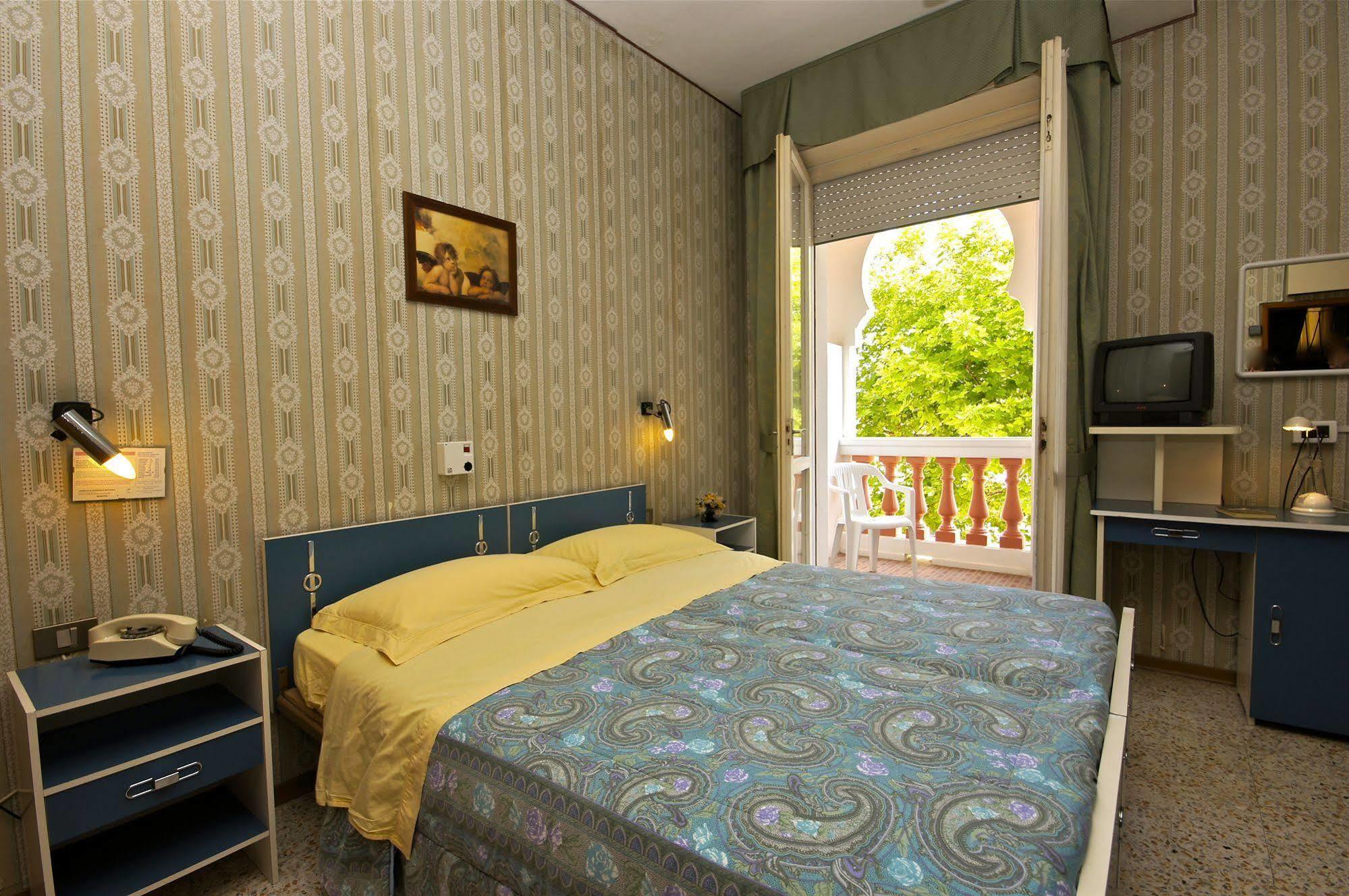 Hotel Victory Cesenatico Exterior photo