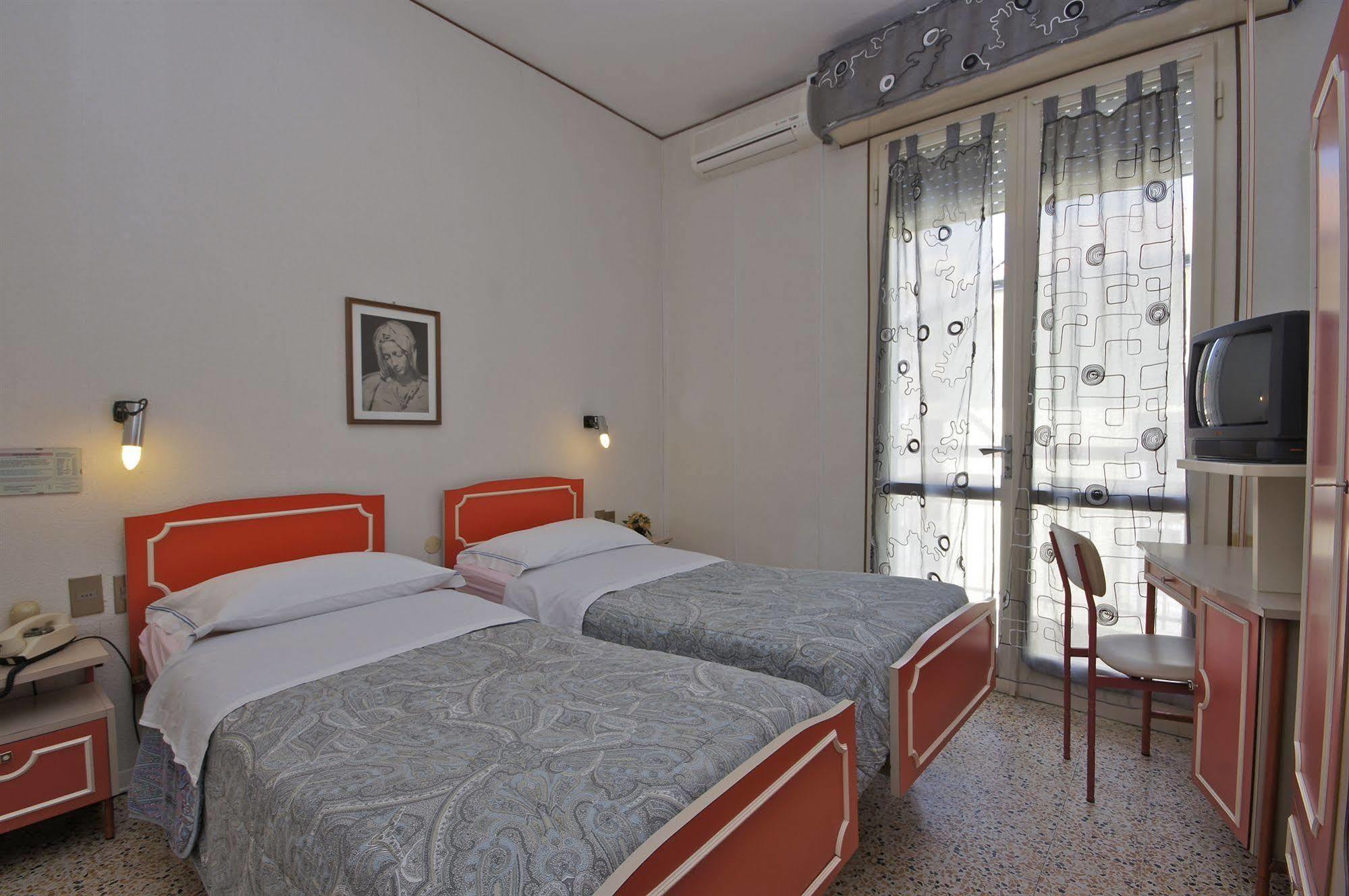 Hotel Victory Cesenatico Exterior photo